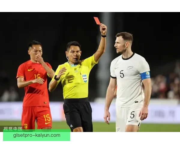 足球红牌统计显示，某联赛球员的红牌出示频率持续上升，值得关注。