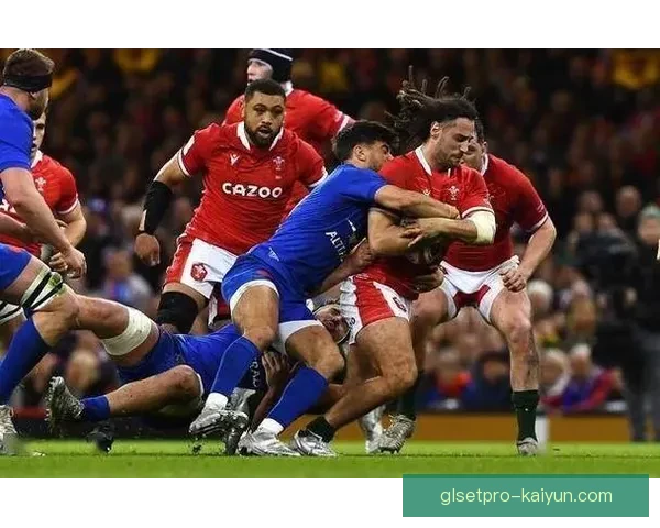 英超南安普顿对阵切尔西中表现稳健，双方争夺激烈。