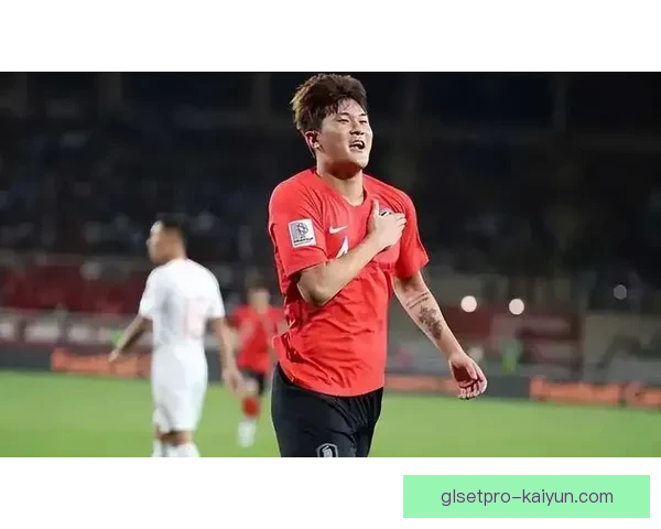 金玟哉任意球头球得分，防守定位球能力持续提升